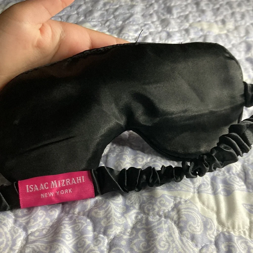 Black and white flower print sleeping mask